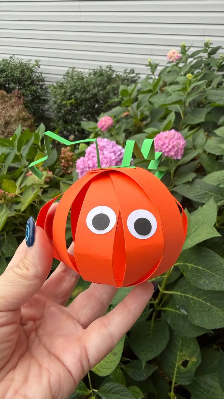 A free paper craft from the Lititz Farm Show.